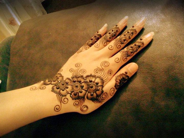 Explore Some of the Best Simple and Beautiful Mehndi Design