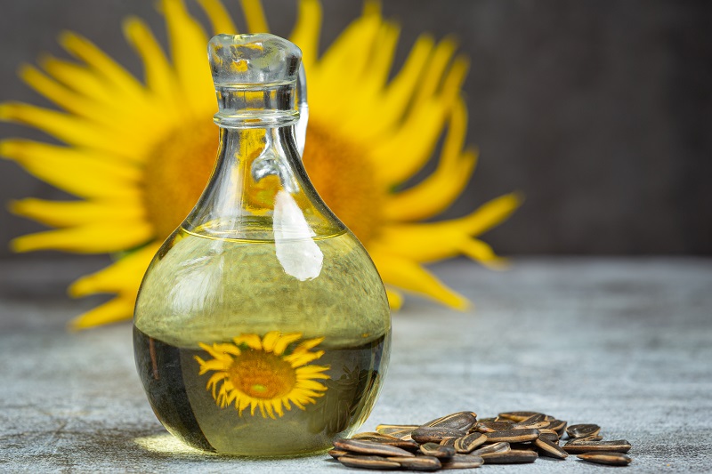 Castor Oil For Eyebrows- Does It Really Work?